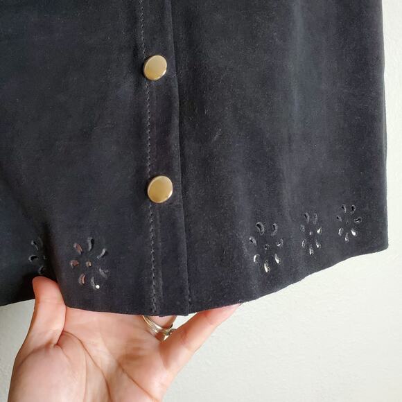 NEW After Party By Nasty Gal Black Suede Laser Cut Snap Front Mini Skirt XS - Picture 2 of 6